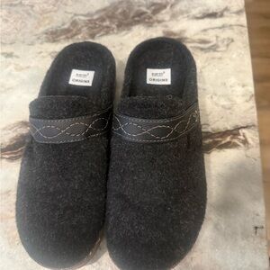 Born Origins Black Wool Slip-On Clogs with Stitched Strap